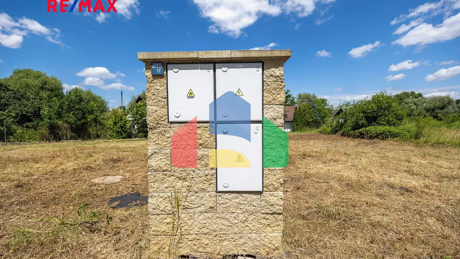 На продажу участки под строительство 695 m²