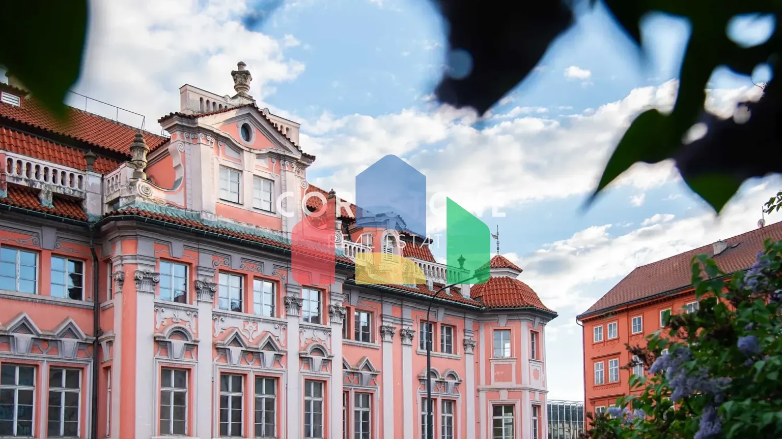 На продажу отели, гостиницы 7000 m²