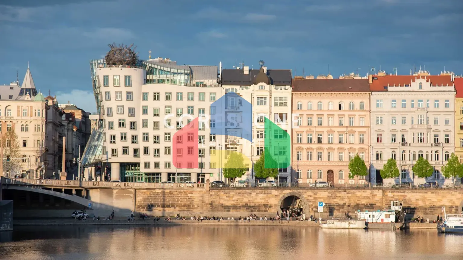 На продажу отели, гостиницы 7000 m²