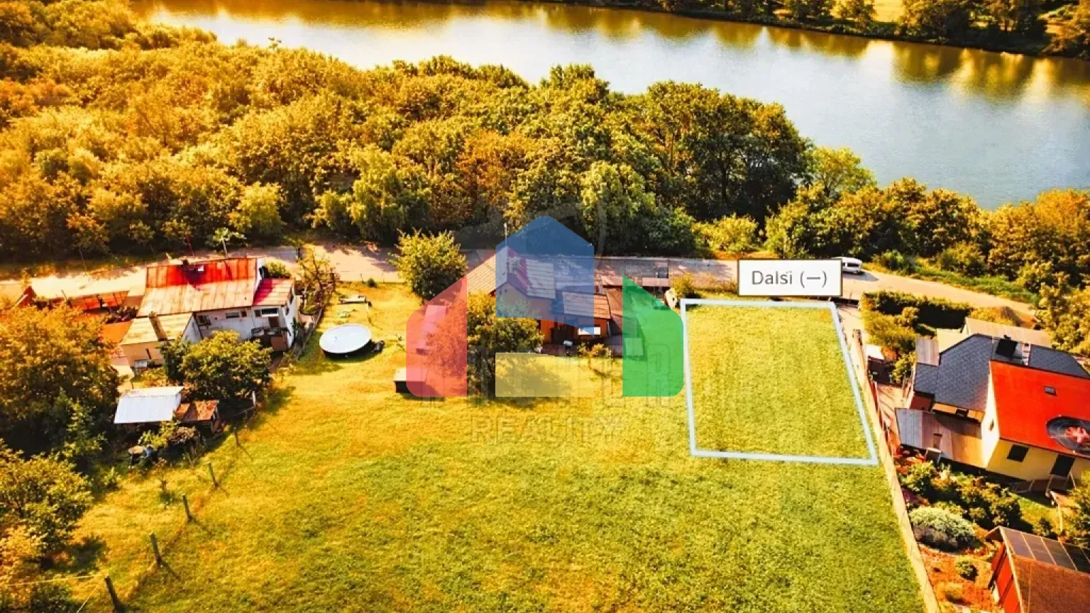 На продажу участки под строительство 530 m²