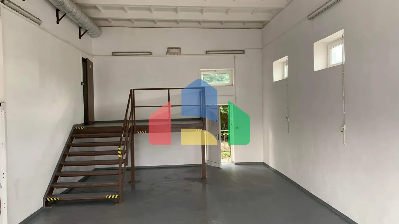 На продажу производственные цеха 210 m²