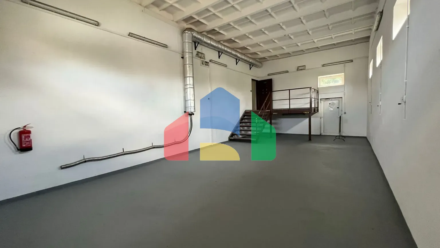 На продажу производственные цеха 210 m²