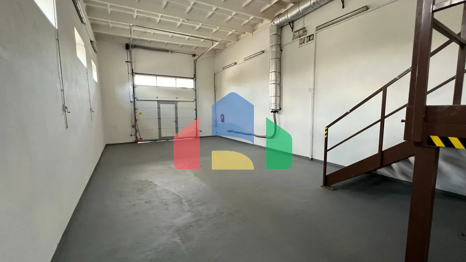 На продажу производственные цеха 210 m²