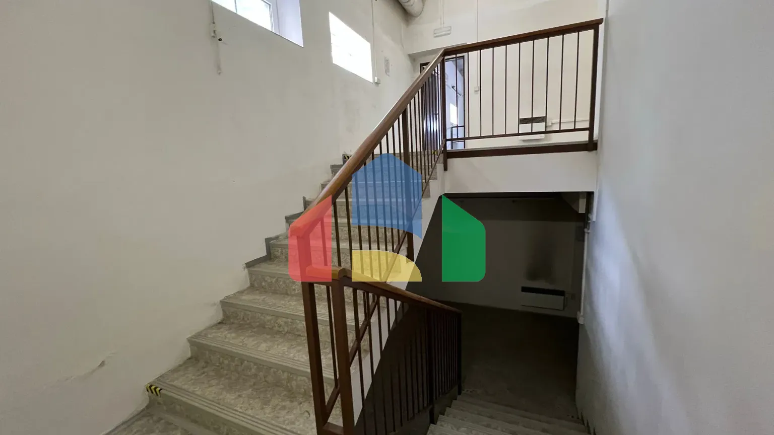 На продажу производственные цеха 210 m²