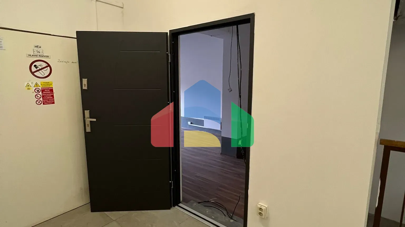 На продажу производственные цеха 210 m²