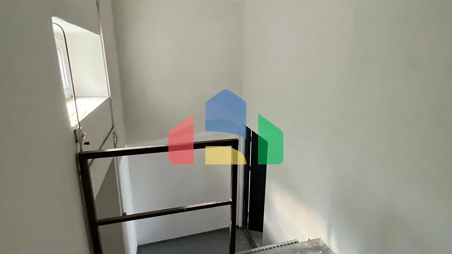 На продажу производственные цеха 210 m²