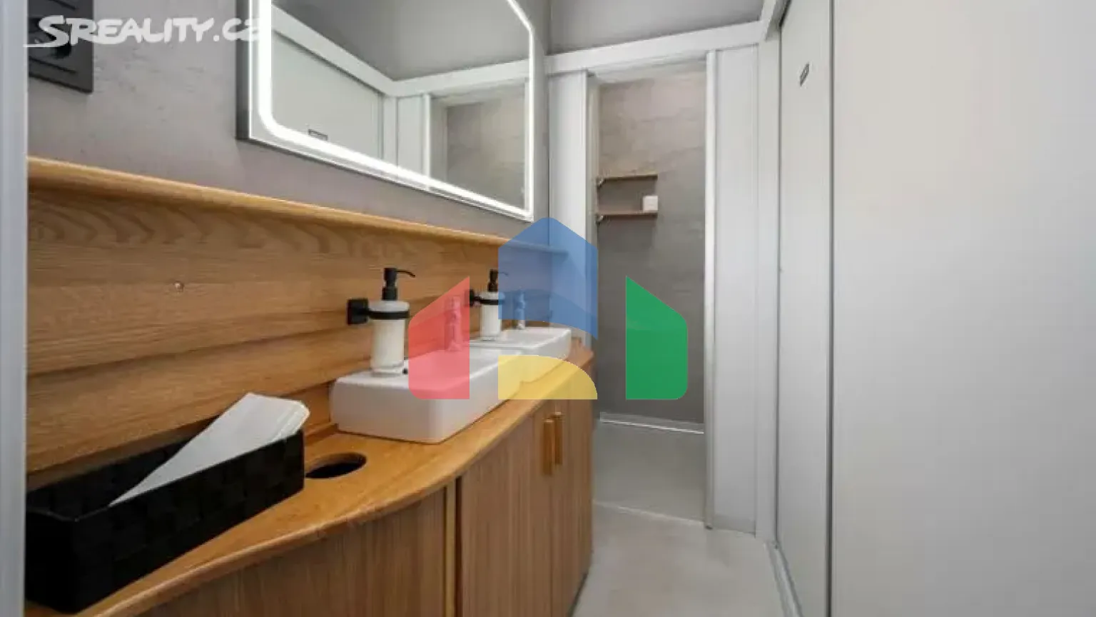 На продажу торговые помещения 90 m²