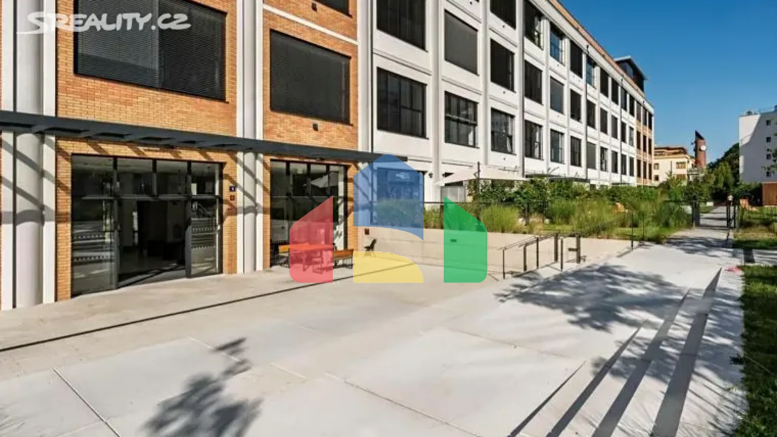 На продажу торговые помещения 90 m²