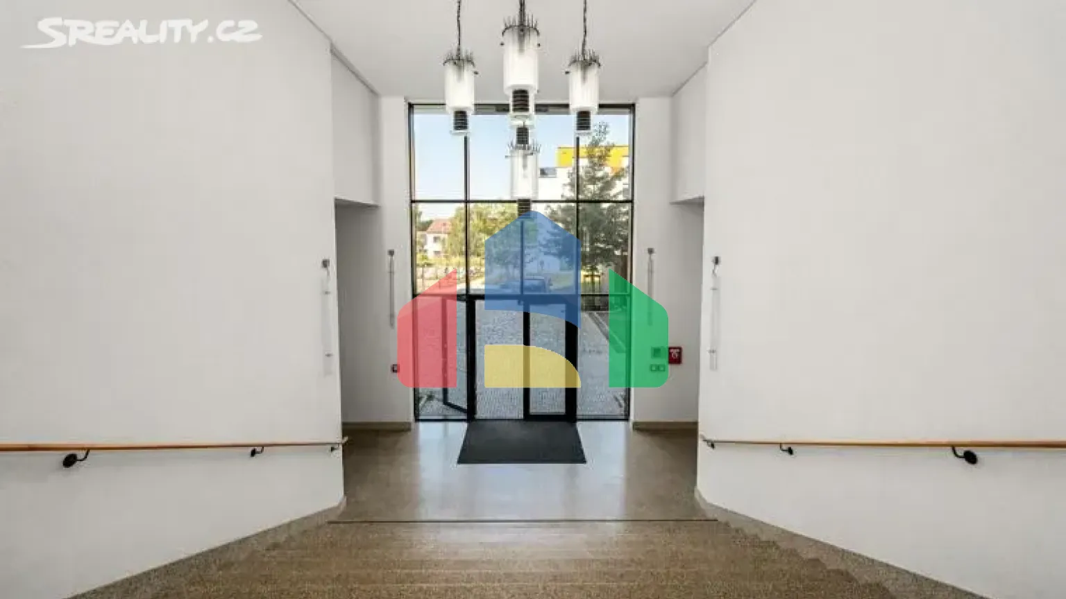 На продажу торговые помещения 90 m²