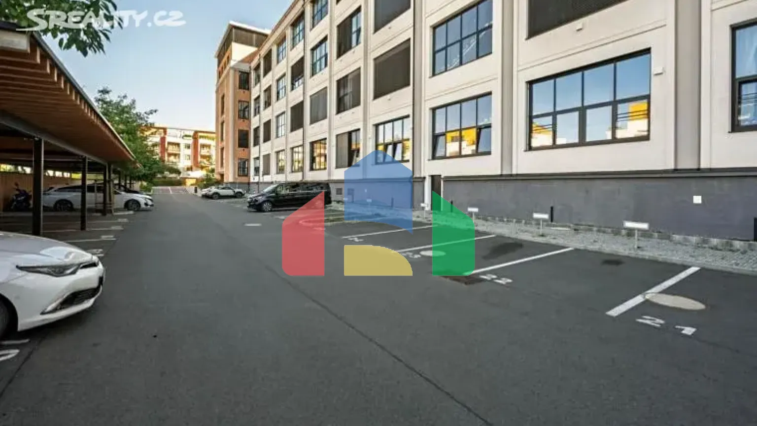 На продажу торговые помещения 90 m²