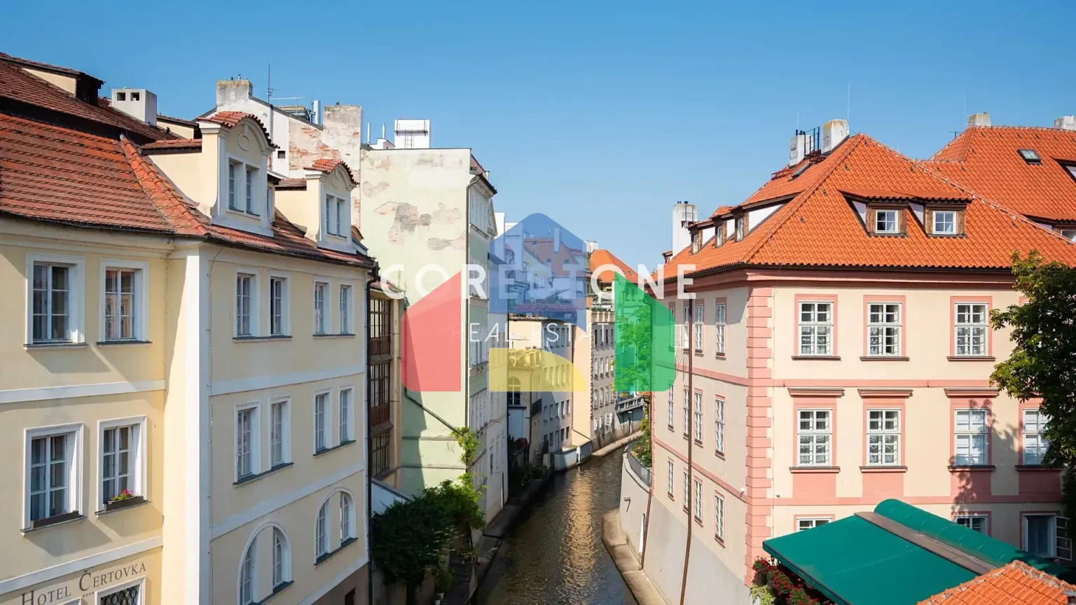 На продажу многоквартирные дома 900 m²