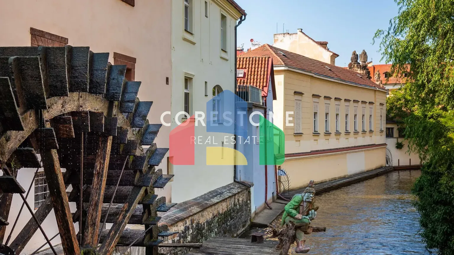 На продажу многоквартирные дома 900 m²