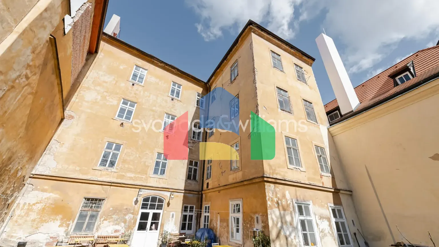 На продажу многоквартирные дома 1700 m²