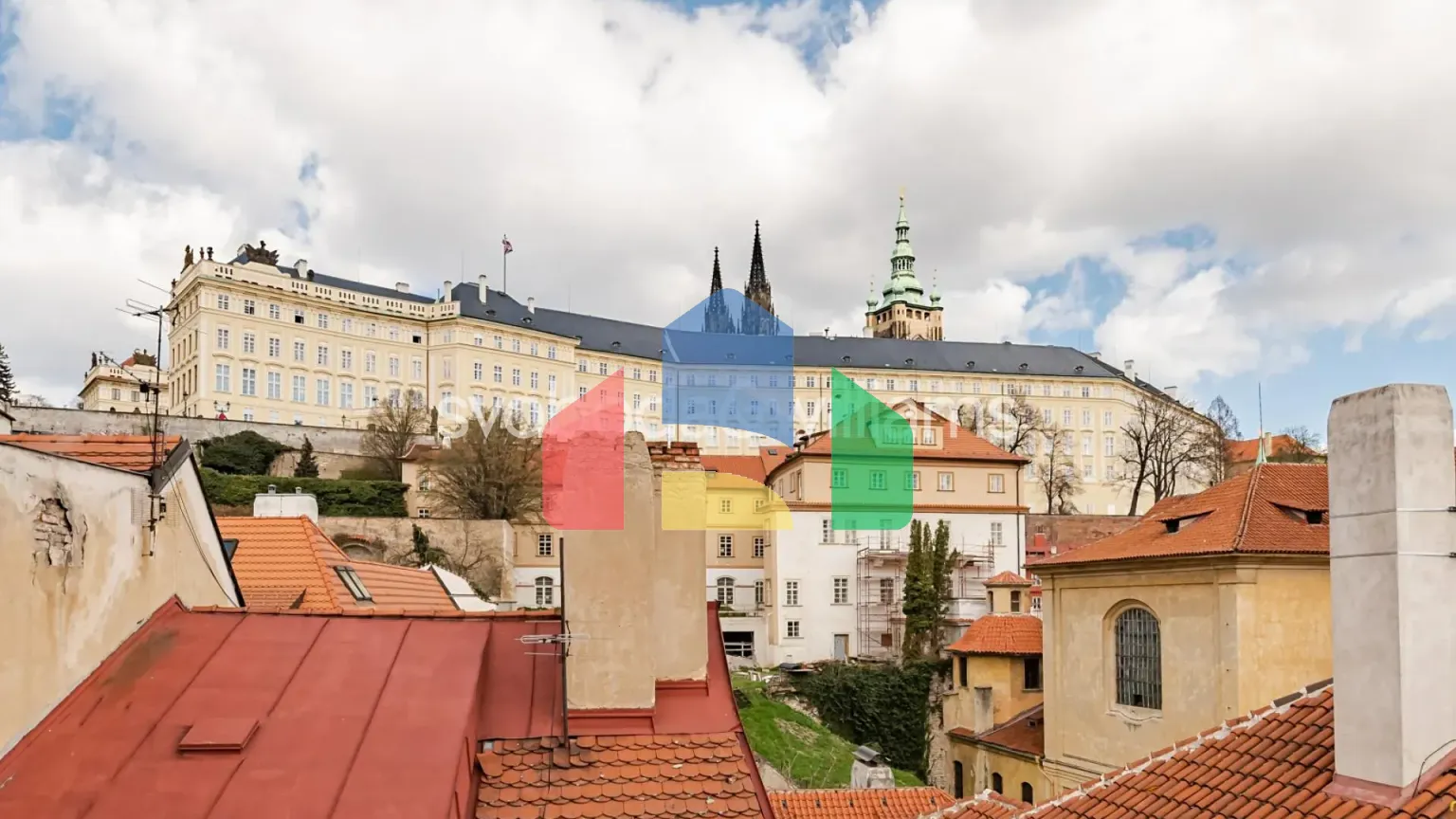 На продажу многоквартирные дома 1700 m²