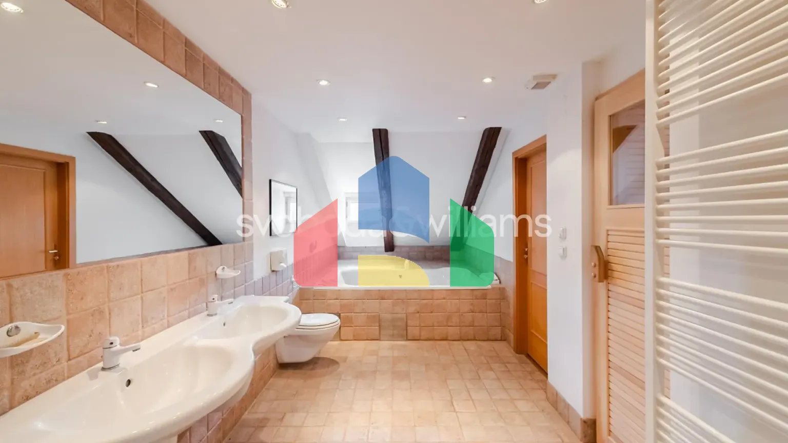 На продажу многоквартирные дома 1700 m²