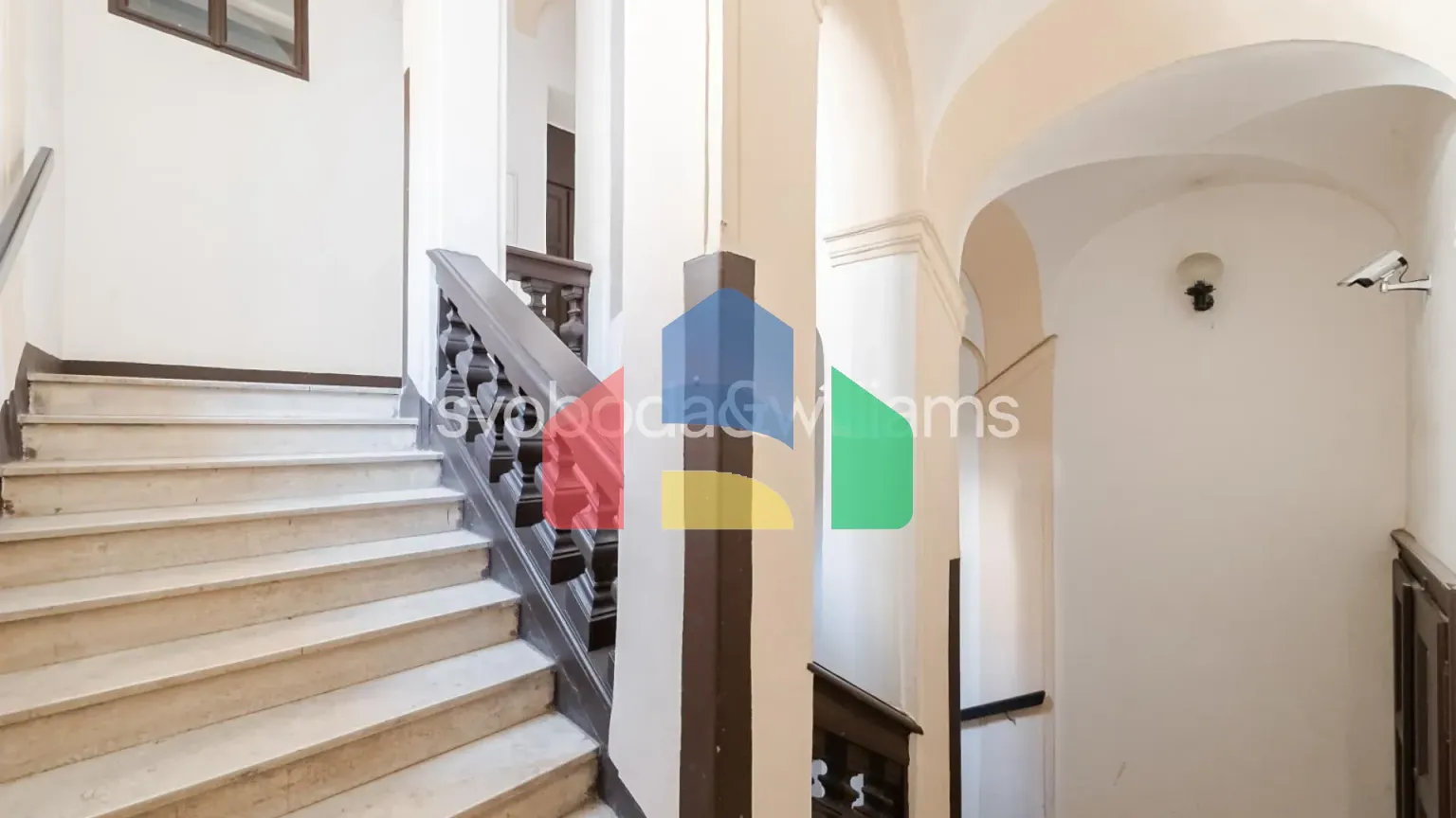 На продажу многоквартирные дома 1700 m²