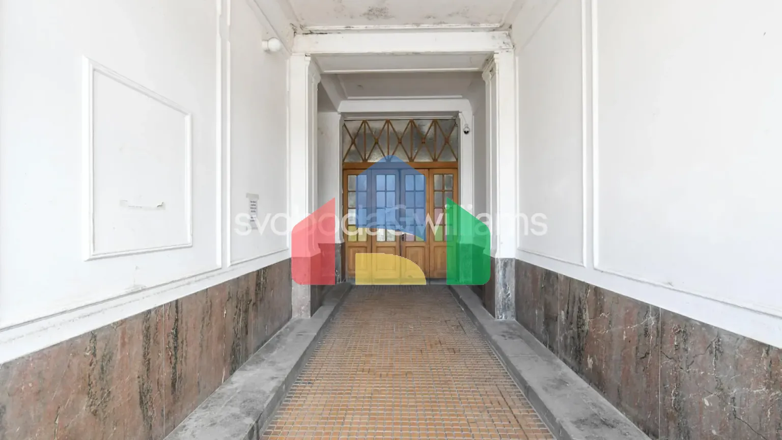 На продажу многоквартирные дома 939 m²