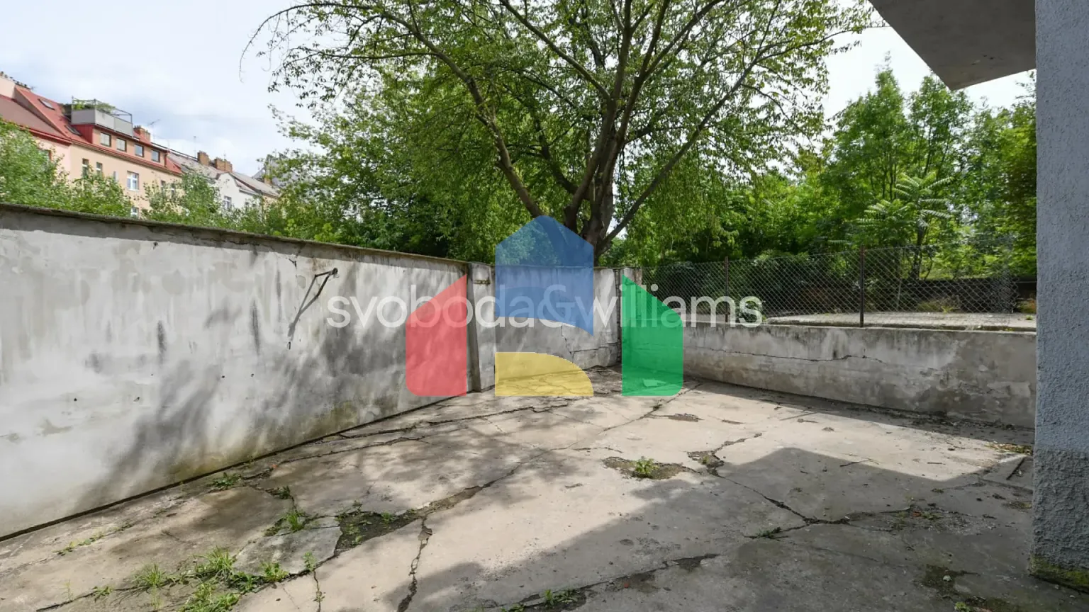 На продажу многоквартирные дома 939 m²