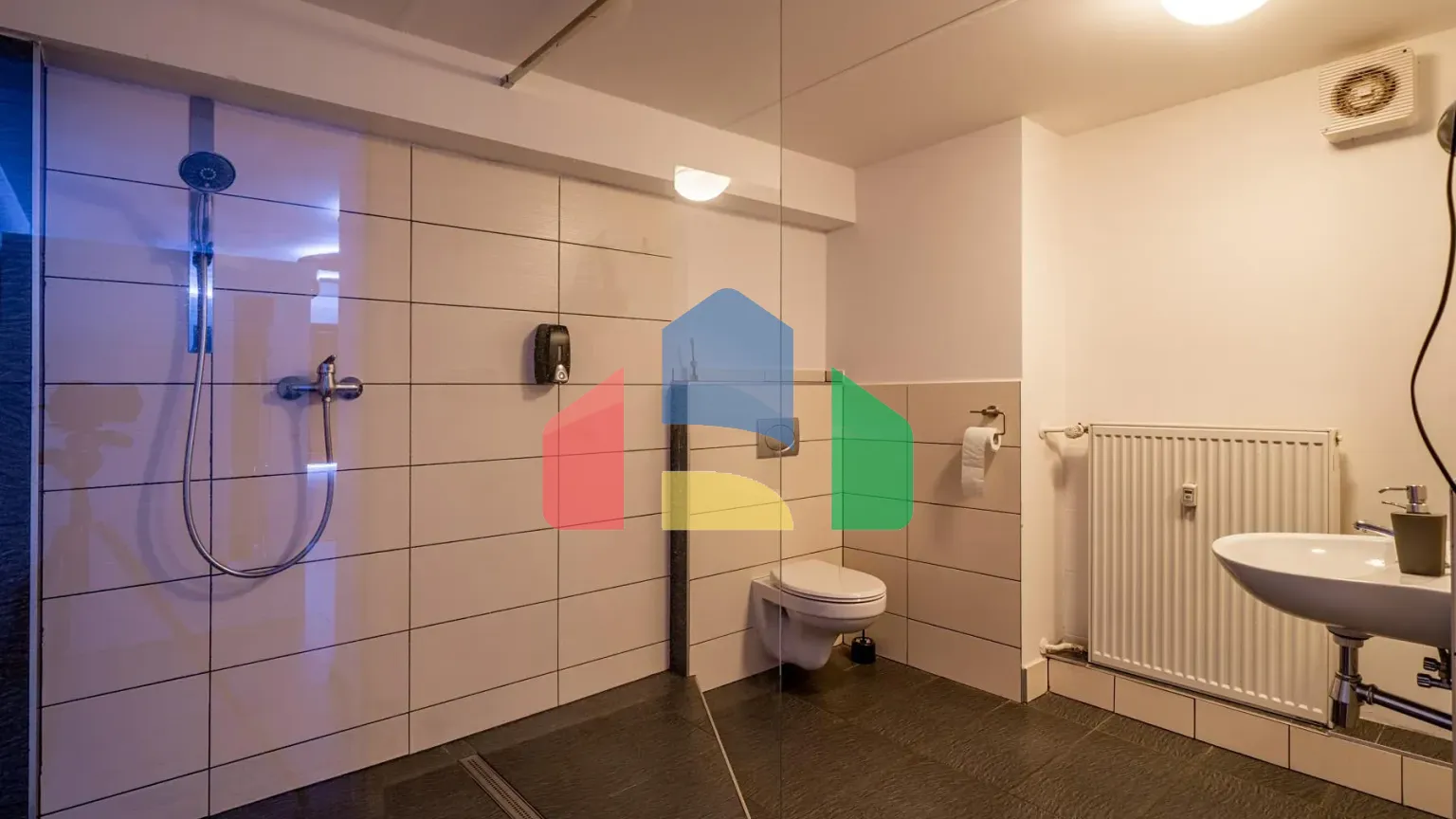 На продажу другие объекты коммерческой недвижимости 100 m²