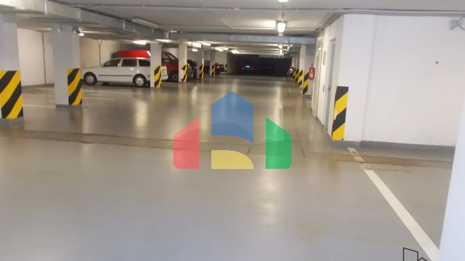 На продажу гаражи 18 m²