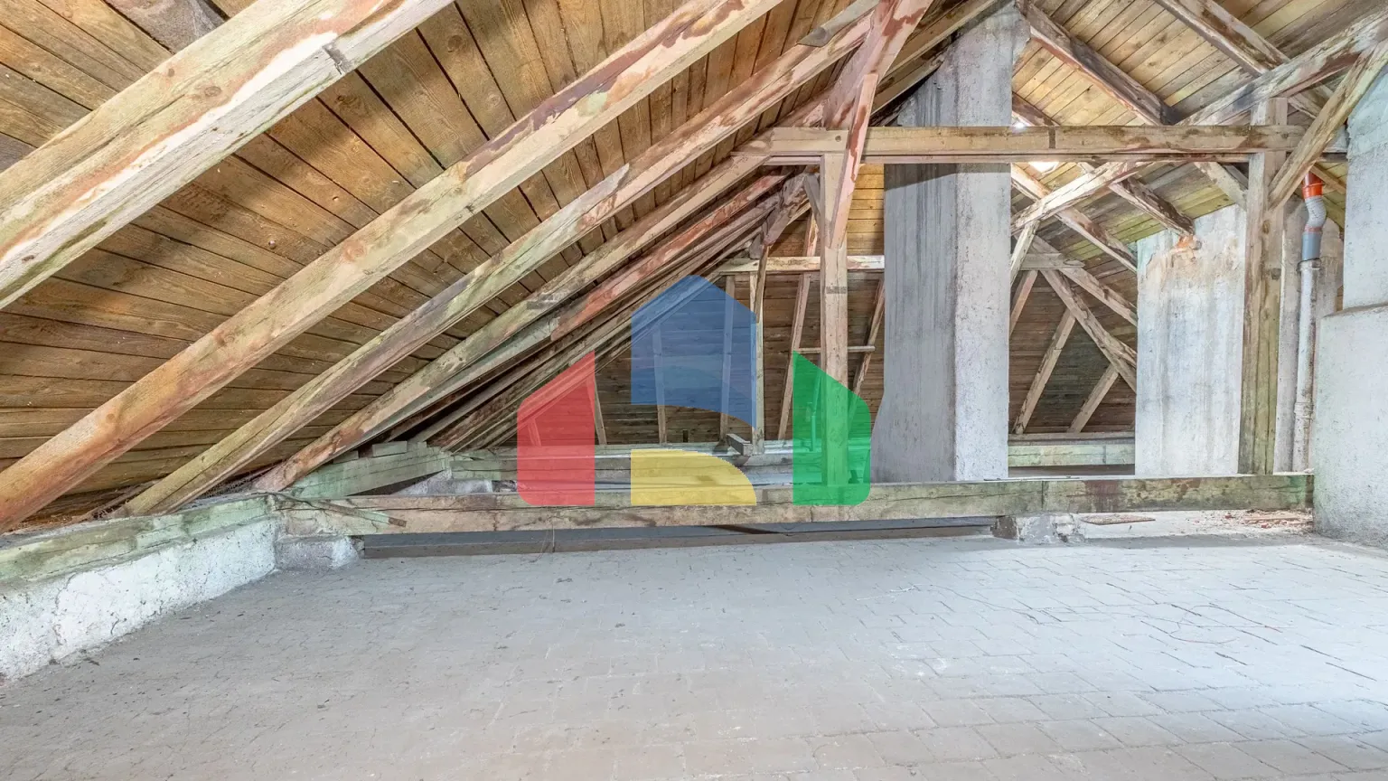 На продажу чердаки 231 m²