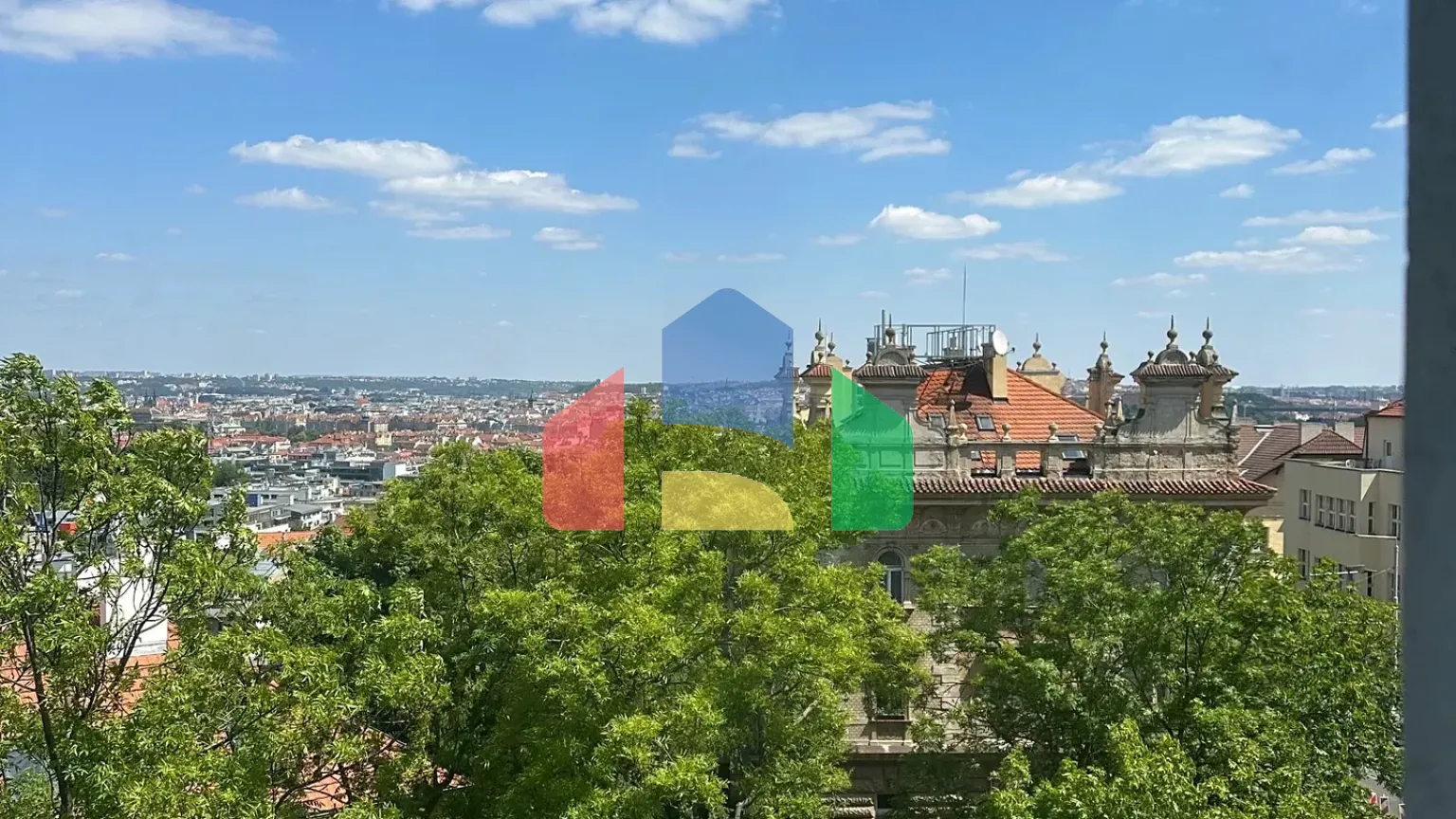 На продажу чердаки 231 m²