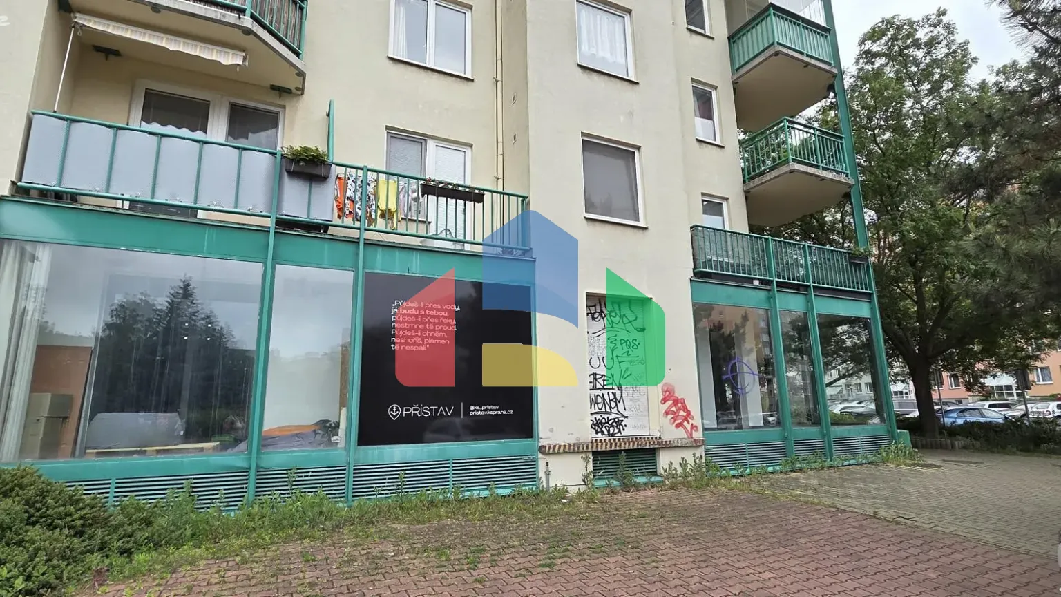 На продажу торговые помещения 251 m²