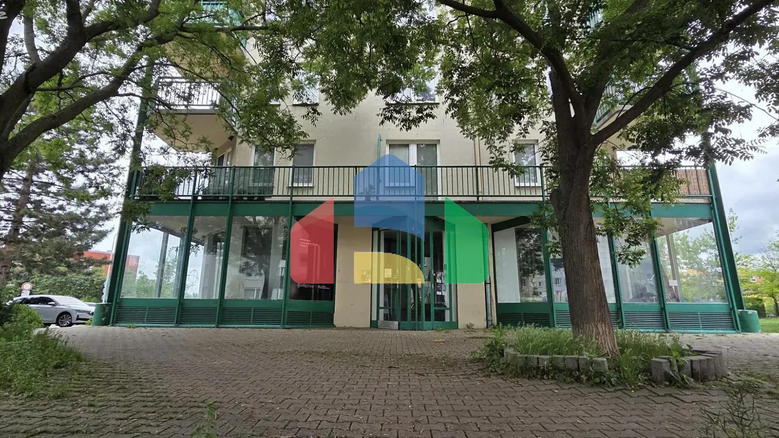 На продажу торговые помещения 251 m²