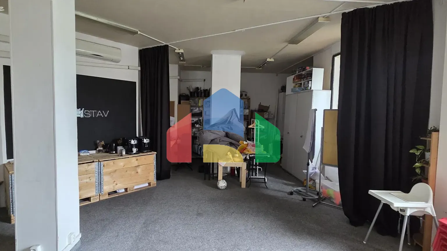 На продажу торговые помещения 251 m²