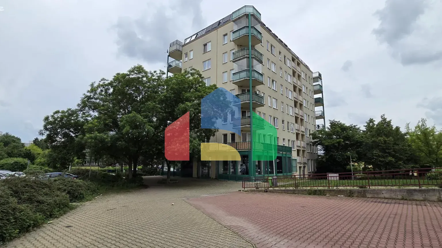 На продажу торговые помещения 251 m²