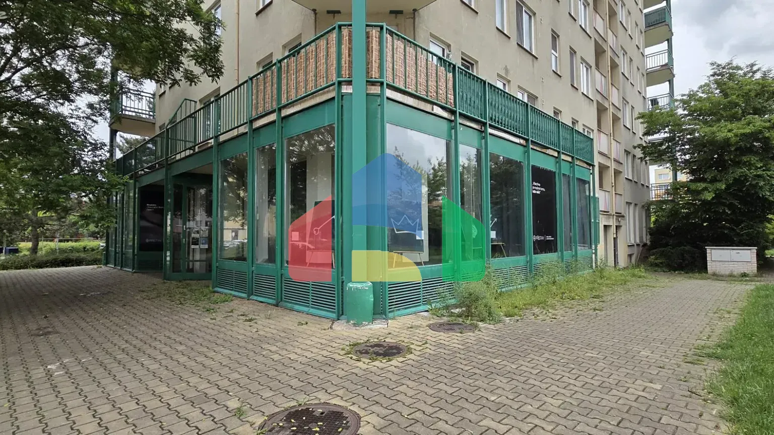 На продажу торговые помещения 251 m²