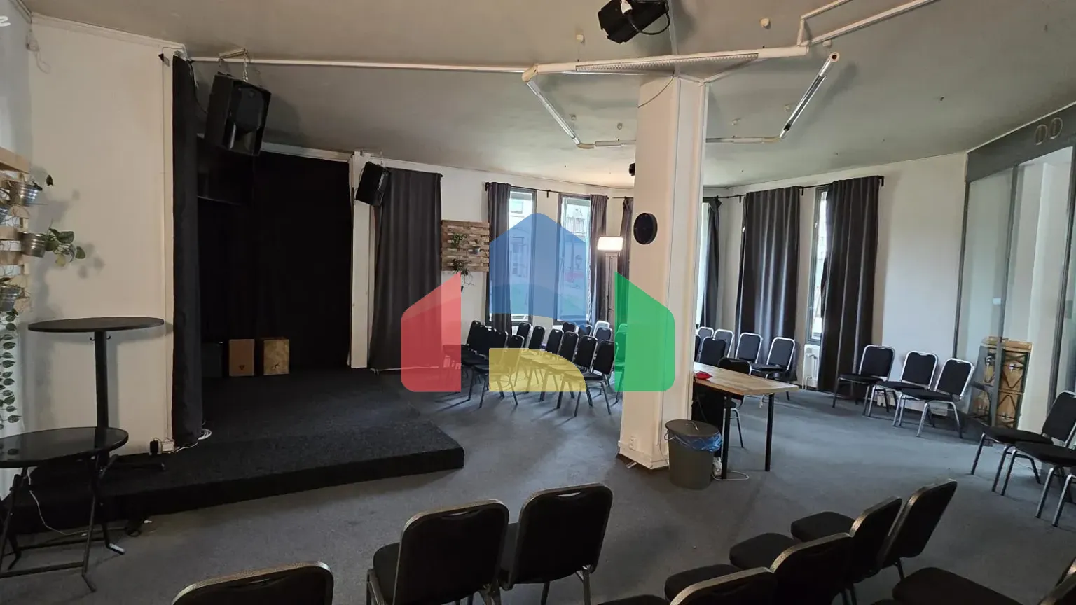 На продажу торговые помещения 251 m²