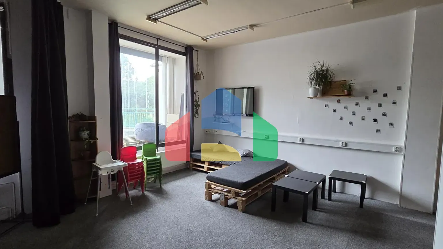 На продажу торговые помещения 251 m²