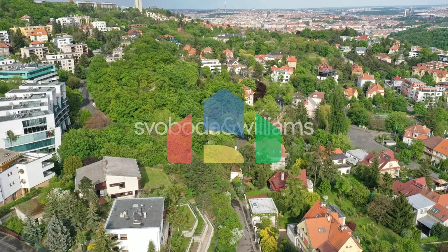 На продажу участки под строительство 648 m²