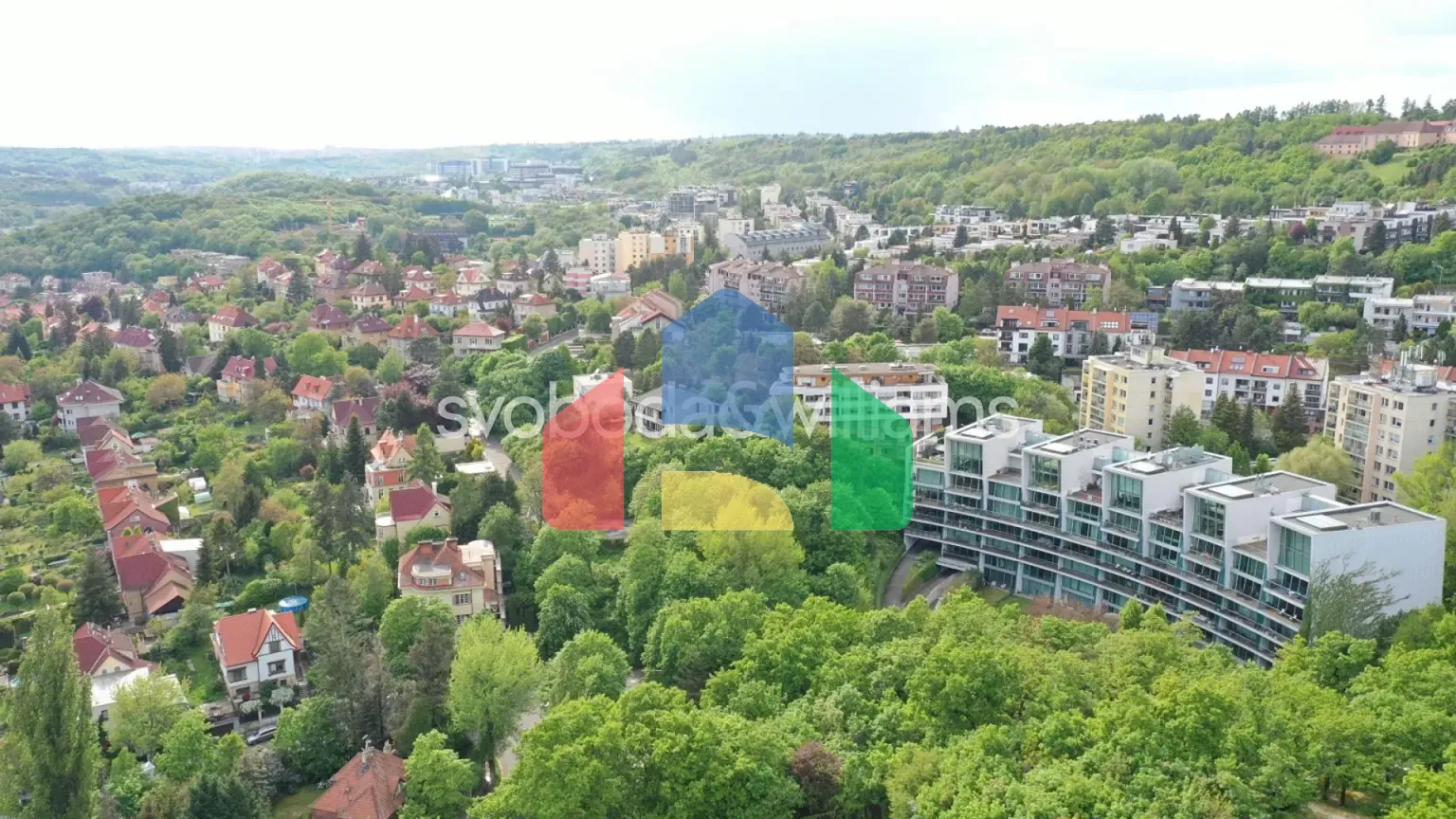 На продажу участки под строительство 648 m²