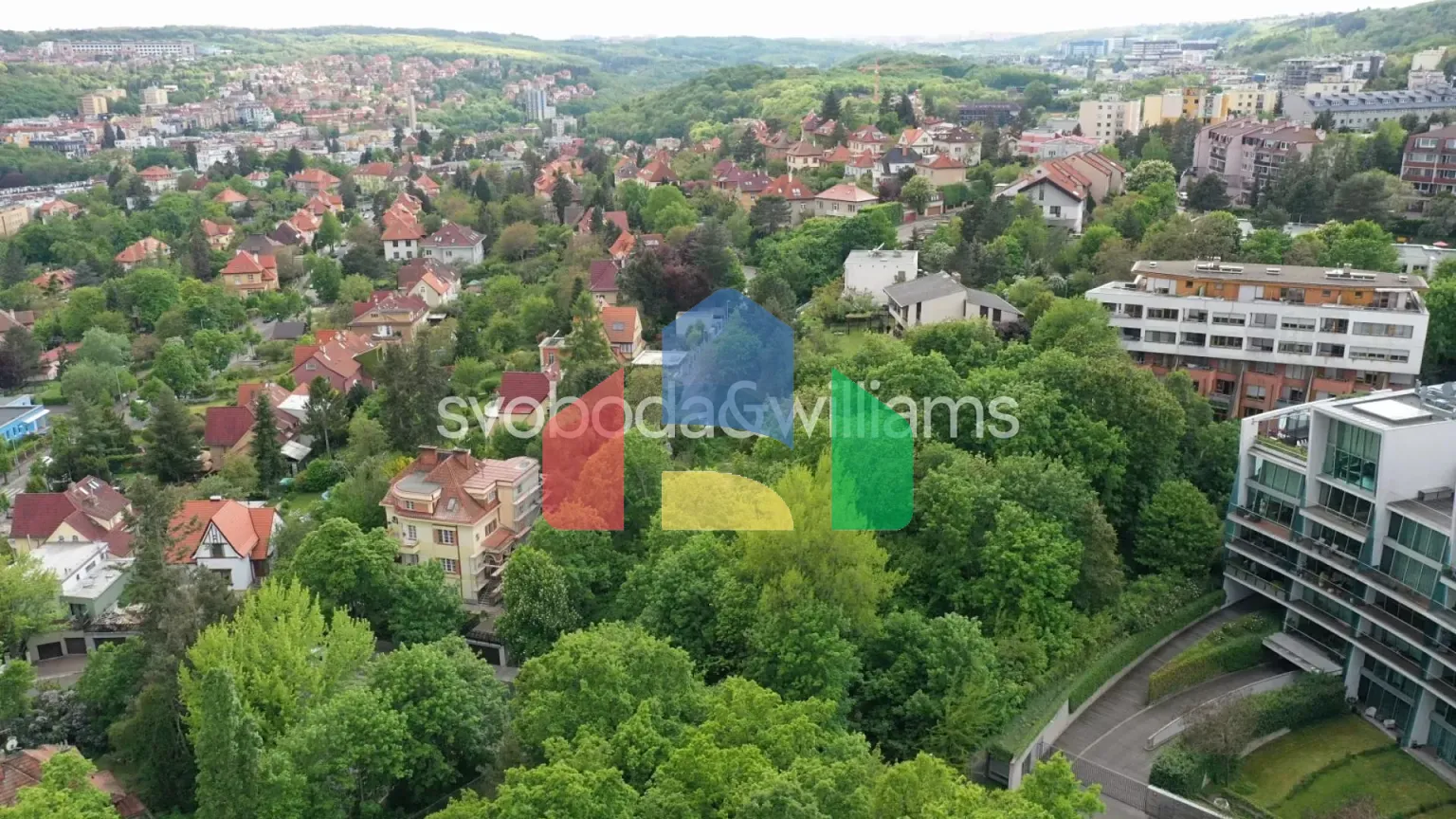 На продажу участки под строительство 648 m²