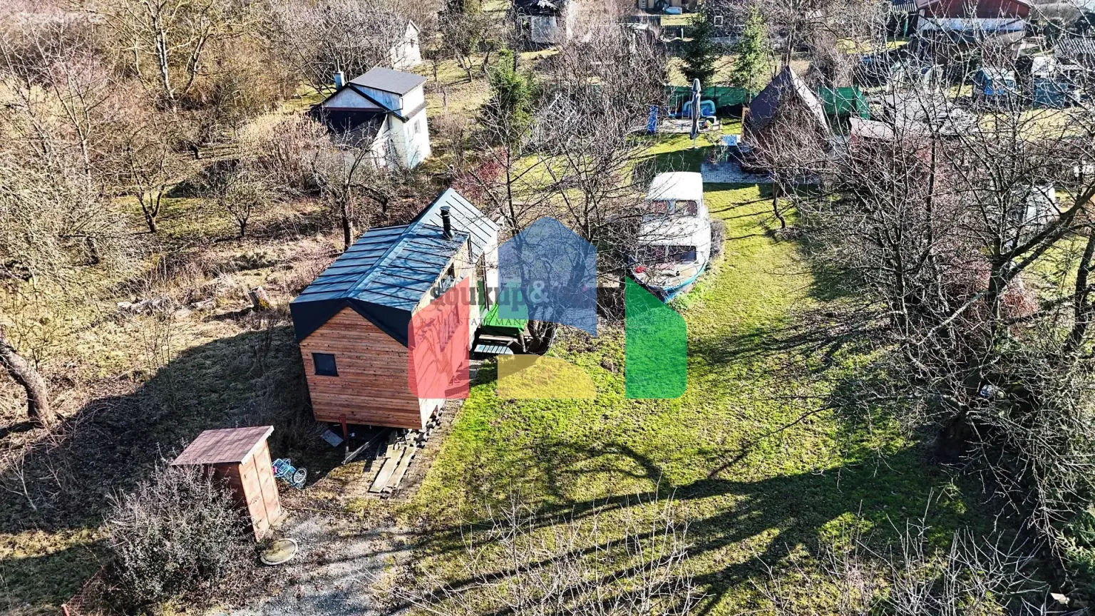 На продажу сады 977 m²