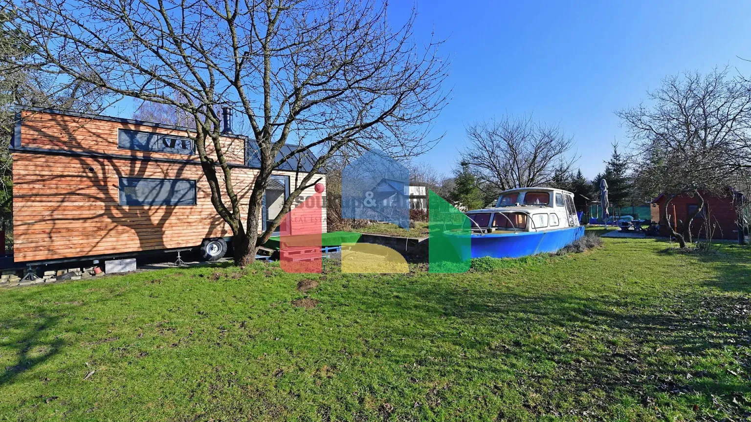 На продажу сады 977 m²