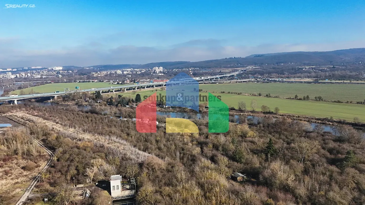 На продажу сады 977 m²