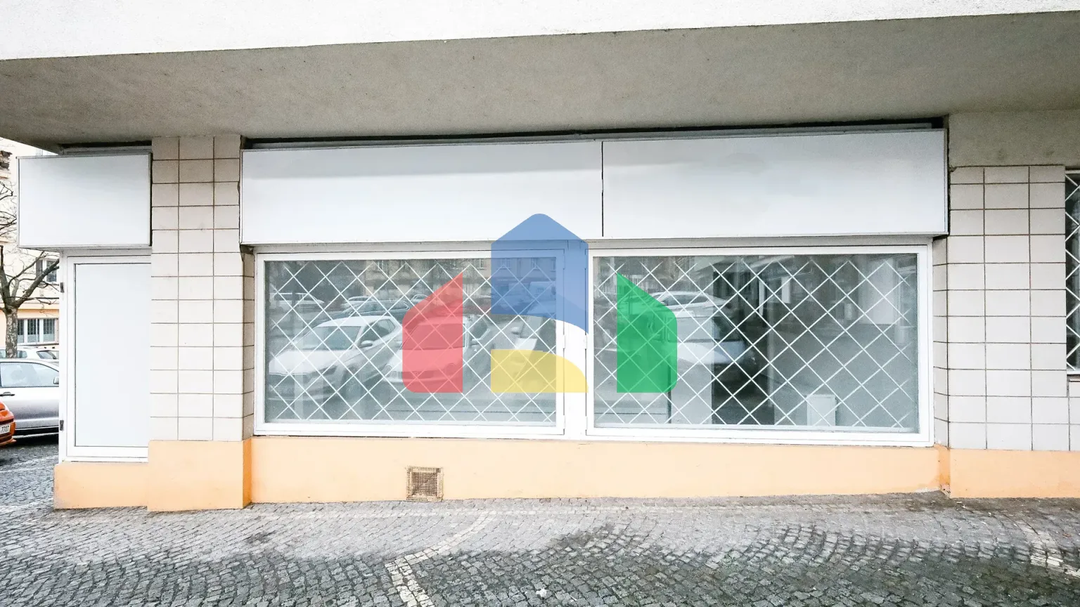 На продажу торговые помещения 79 m²