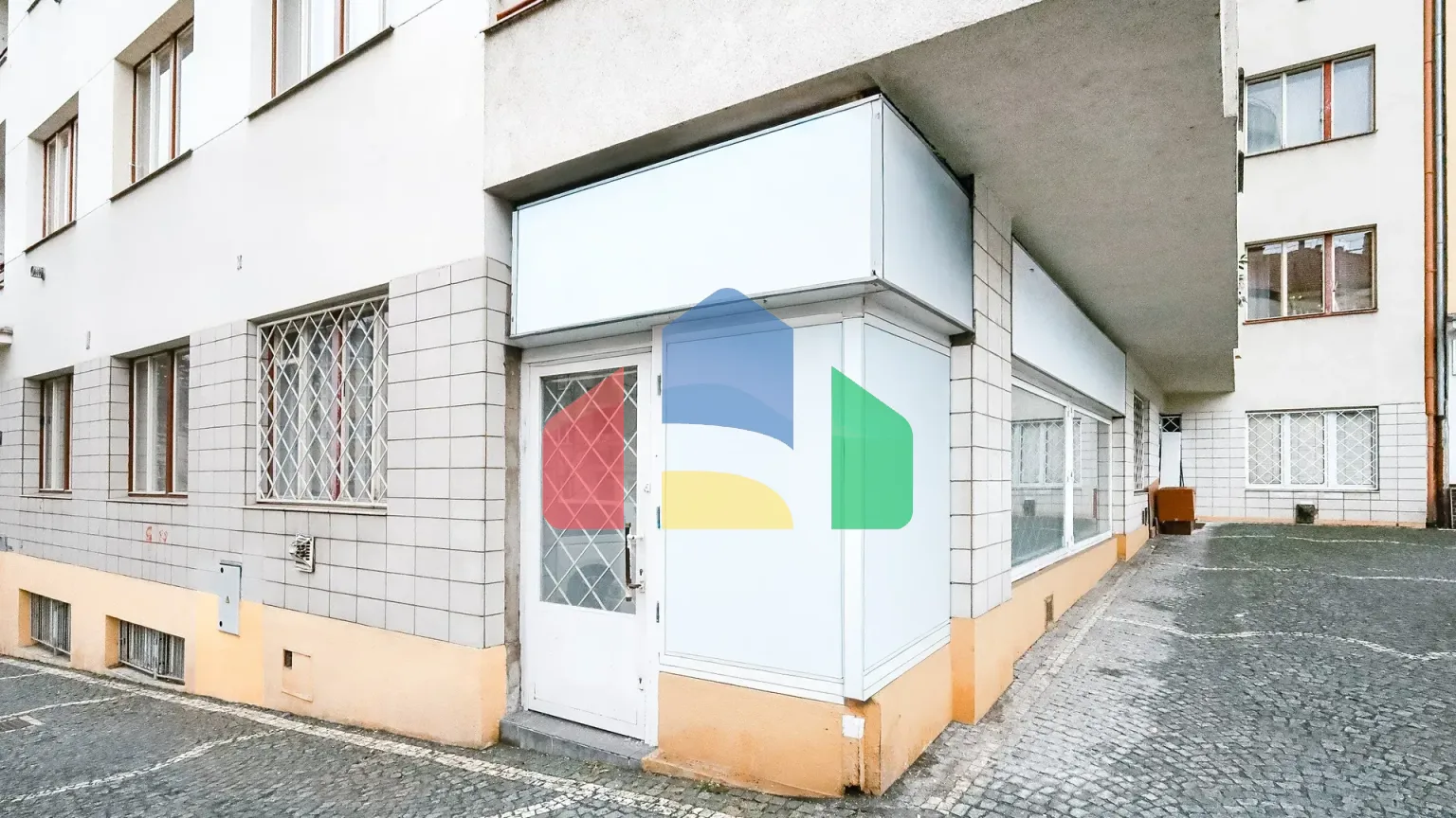 На продажу торговые помещения 79 m²