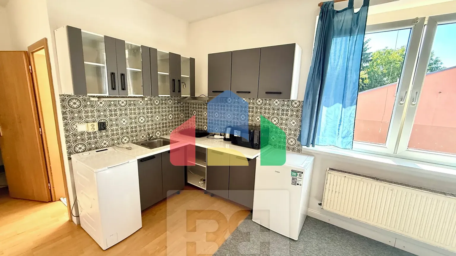 На продажу многоквартирные дома 657 m²