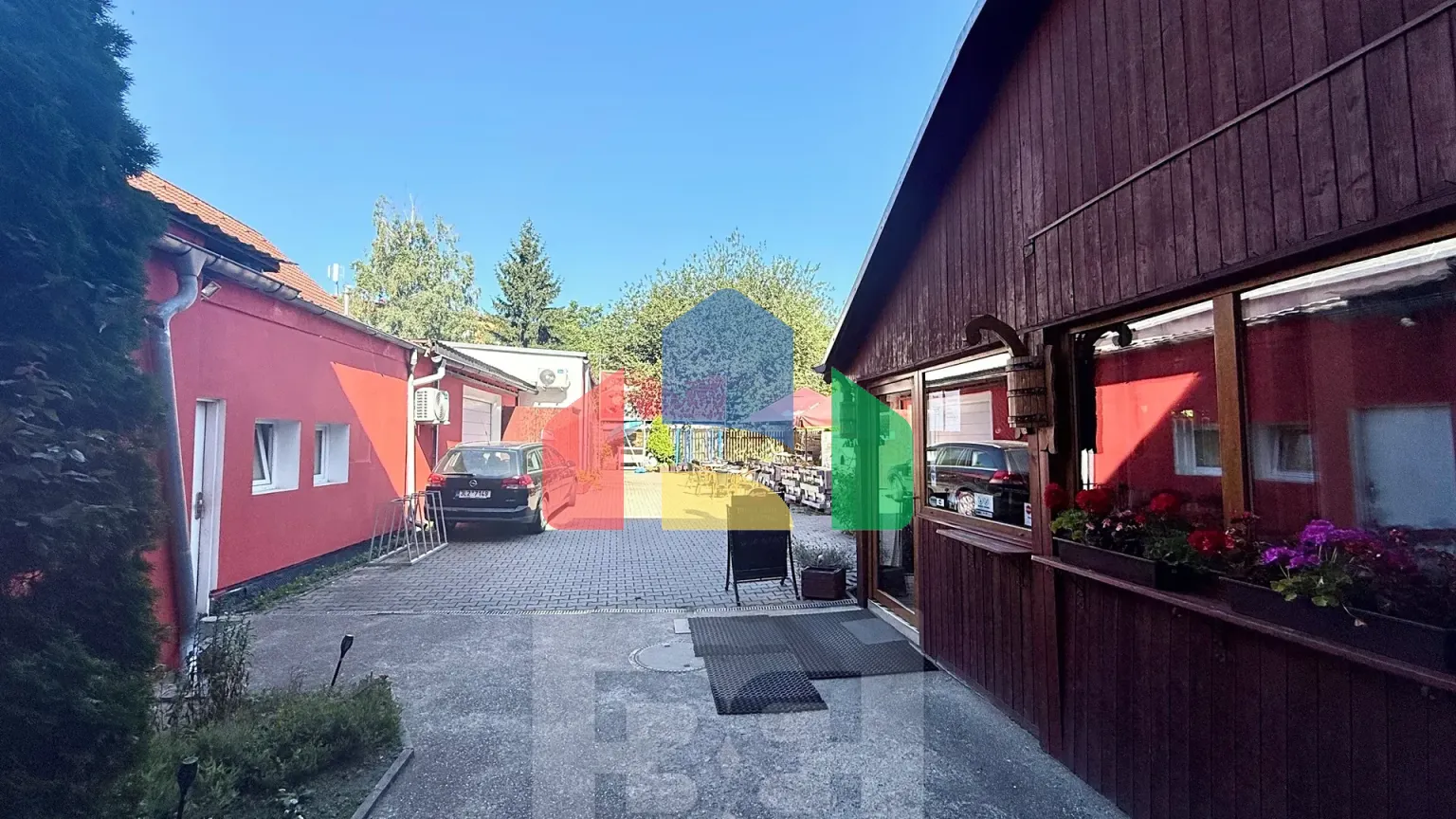 На продажу многоквартирные дома 657 m²