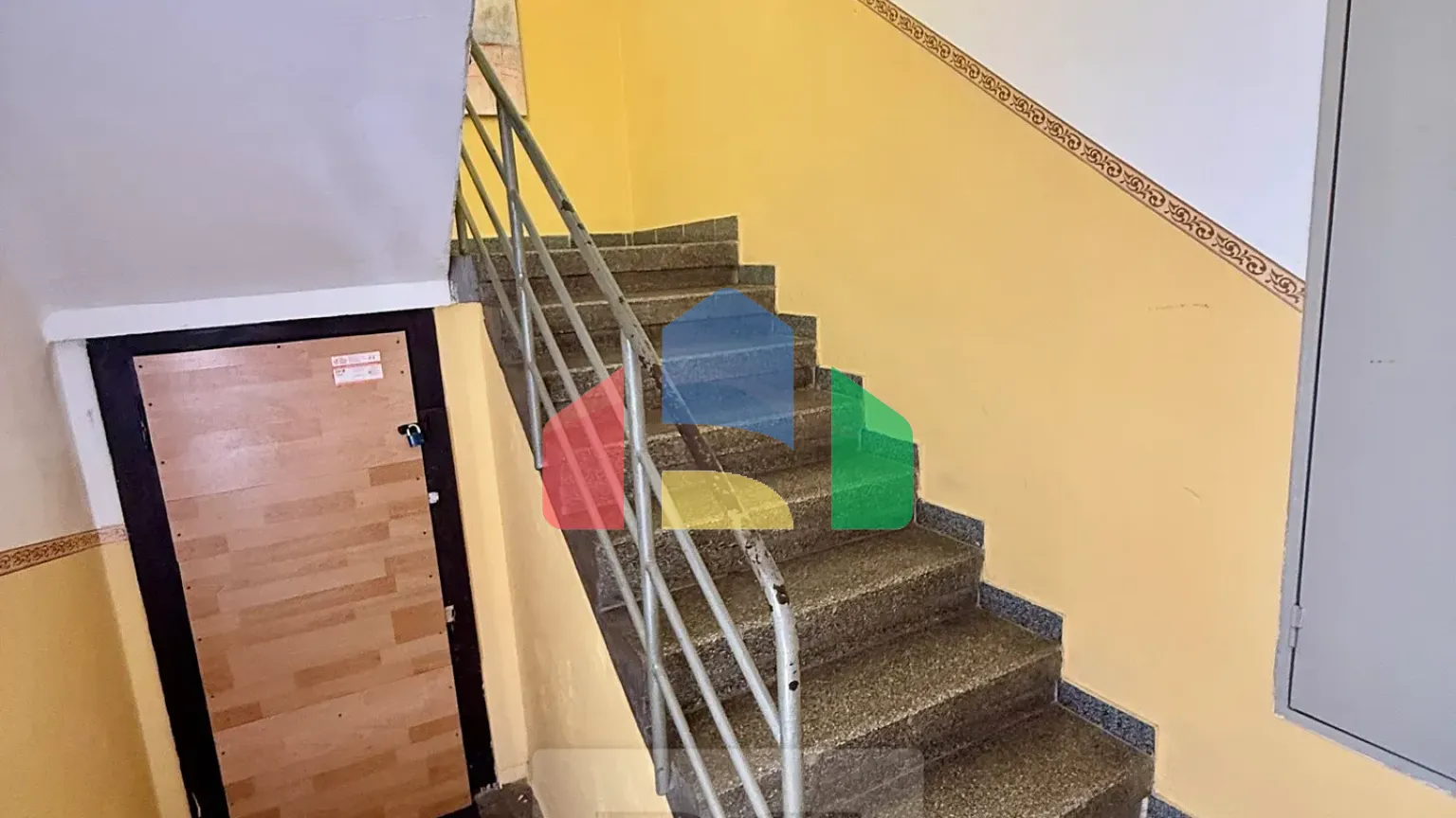 На продажу многоквартирные дома 657 m²