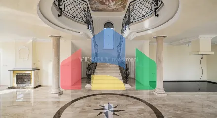 На продажу виллы 700 m², земельный участок 886 m²