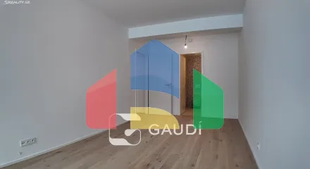 На продажу квартира 3-комн. студия 94 m²