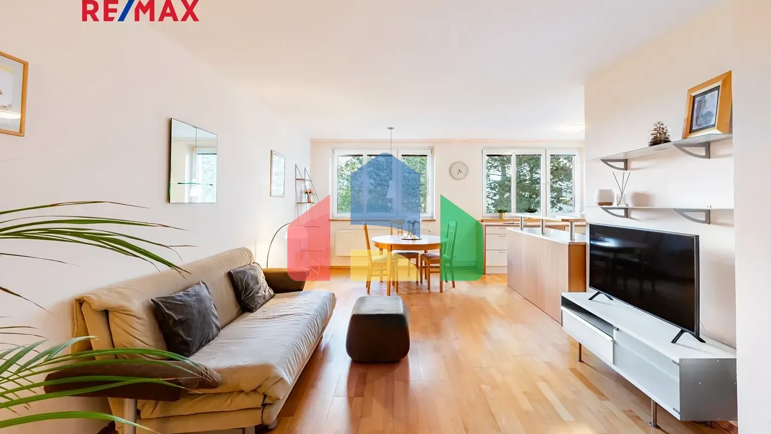 На продажу квартира 3-комн. студия 82 m²