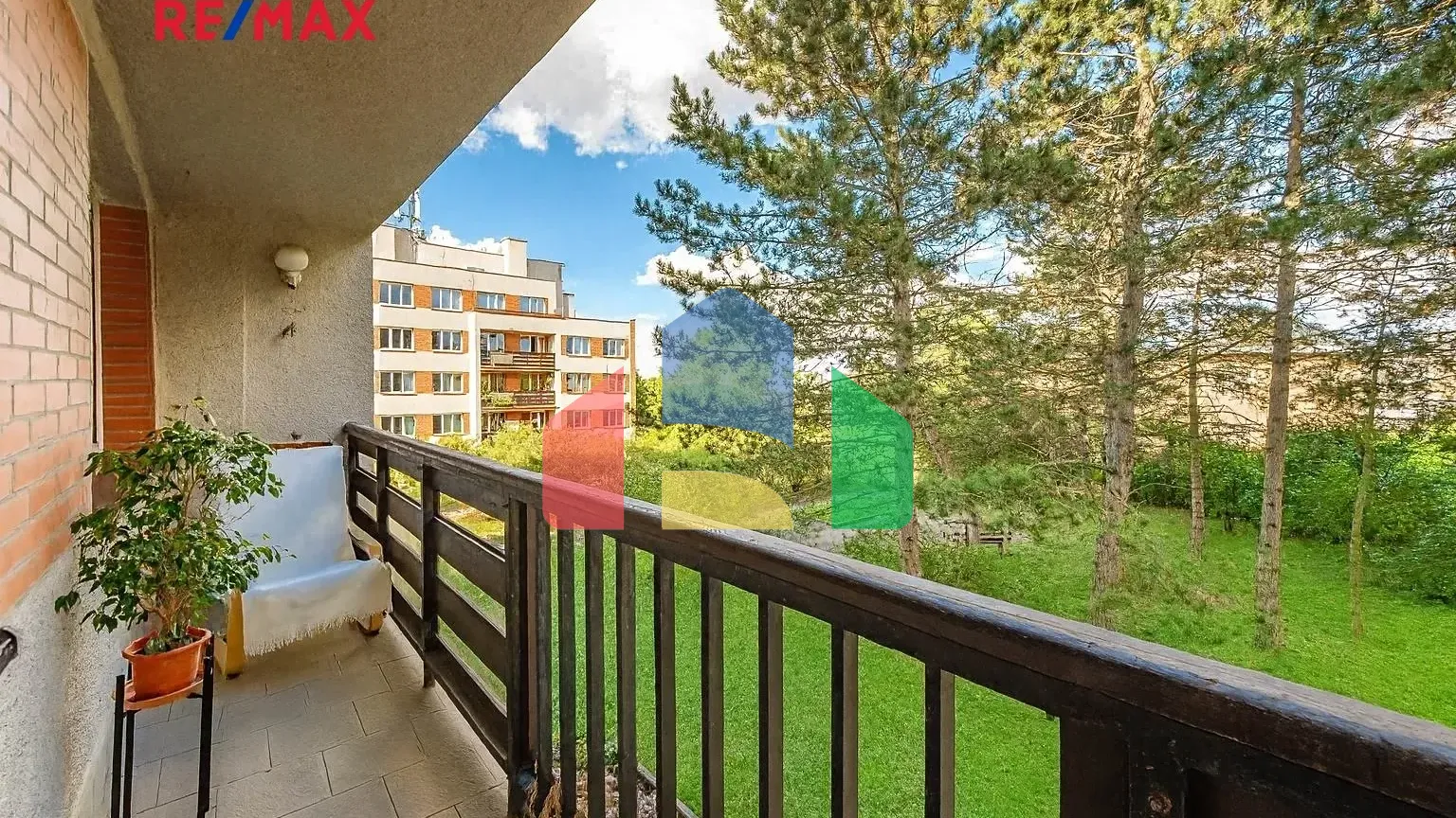 На продажу квартира 3-комн. студия 82 m²