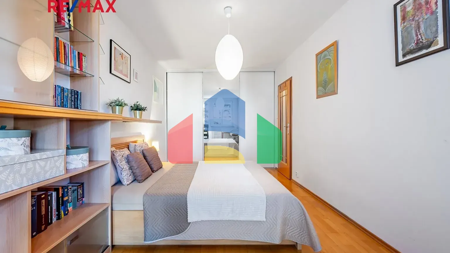 На продажу квартира 3-комн. студия 82 m²