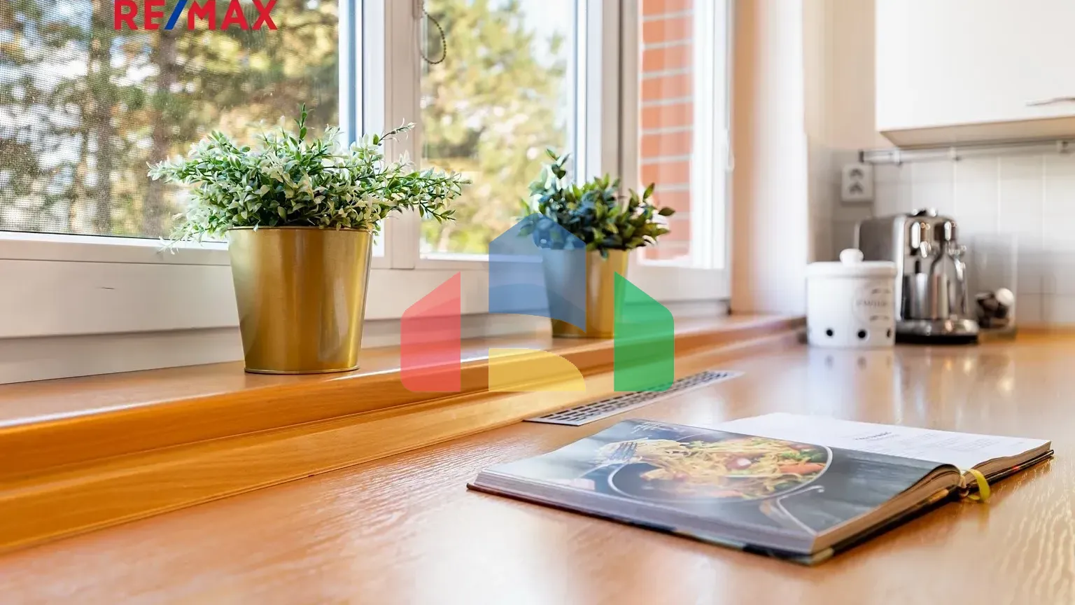 На продажу квартира 3-комн. студия 82 m²